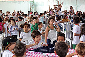 Ana Nery comemora o “Dia das Crianças” com mega confraternização